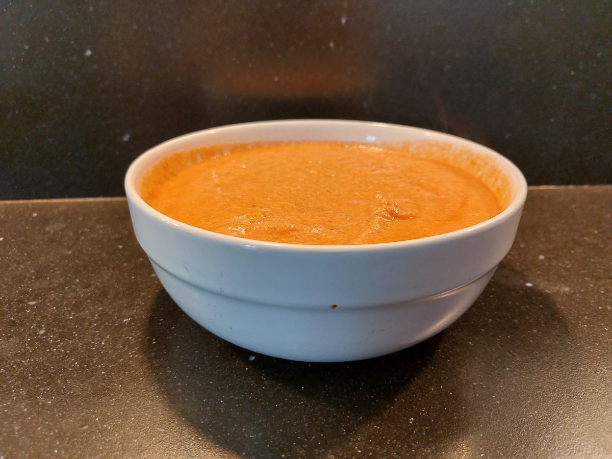 Verse pastasaus naar authentiek recept. Je kunt een variatie aan tomaten gebruiken en vaak gebruik ik een mix van tomaten die er nog in huis zijn. 